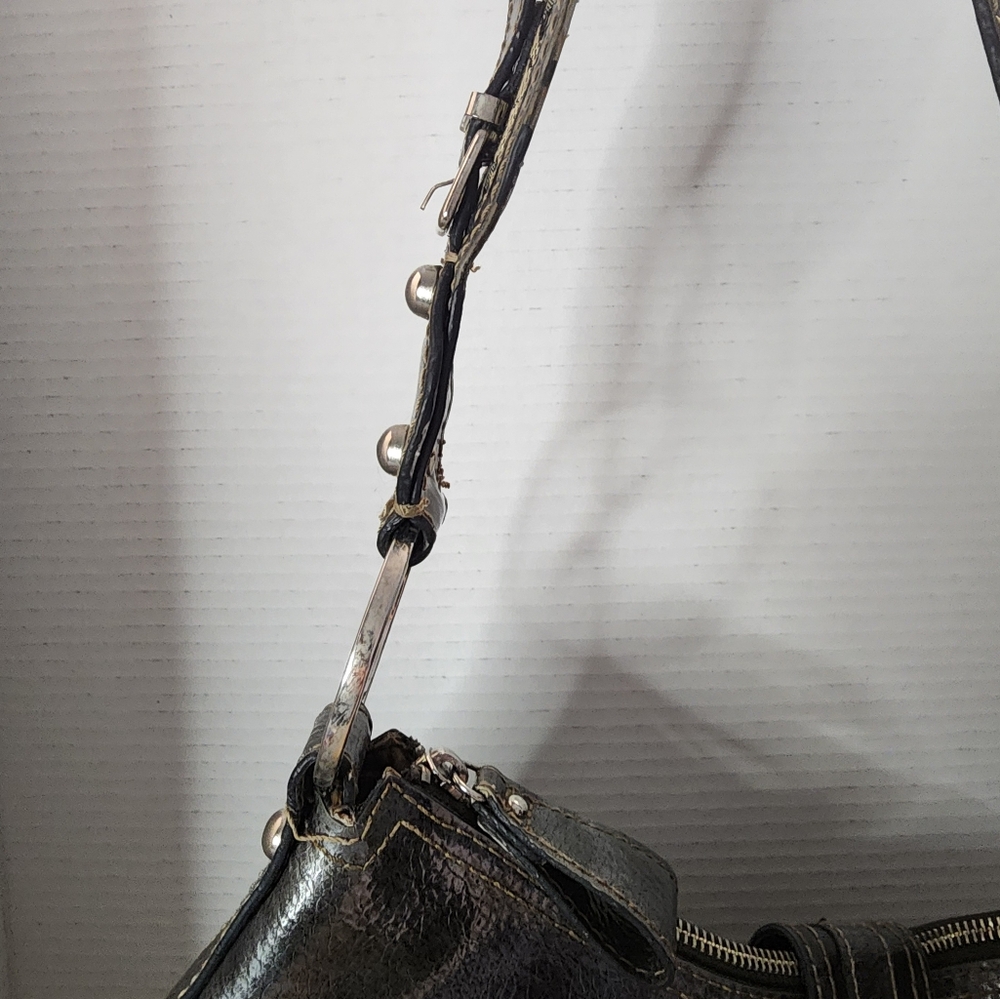 Women's Guess Shoulder Bag - Picture 6 of 16